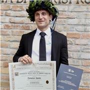 Laureato di Giurisprudenza impartisce lezioni di diritto a studenti universitari e del liceo